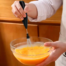 Mini Mixer Elétrico Portátil 2 em 1 Batedor de Cappuccino e Fuê a Pilha